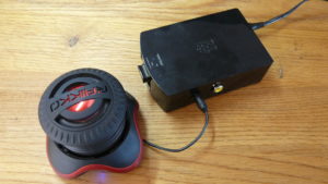 Abbildung 1: Der Raspberry Pi mit einem Lautsprecher von Raikko im Einsatz als Mini-Jukebox.