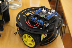 Abbildung 1: RasPi-Roboter mit kreisrundem Chassis.