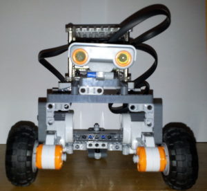 Abbildung 3: Der BrickPi steuert autonom ein Auto aus Mindstorms-Teilen …