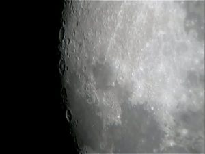 Abbildung 3: Astrofotografie mit dem RasPi: der Mond, aufgenommen durch ein Teleskop. (Bild: Cristos Vasilas)