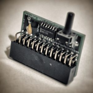 Der Adapter des RetroPie-Projekts vereinfacht das Anschließen originaler Konsolen-Gamepads an den RasPi.