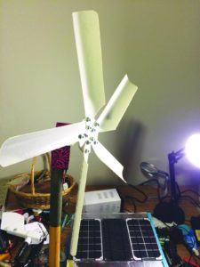 Abbildung 8: Die deutlich größere 50W-Windturbine weist einen mehrblättrigen Rotor auf.