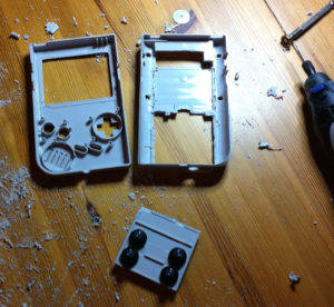 Abbildung 8: Das Gehäuse des Game Boy nach Entfernen aller nicht mehr benötigten Teile.