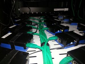 Abbildung 1: Eine Raspberry-Pi-Kolonie im Server-Rack.