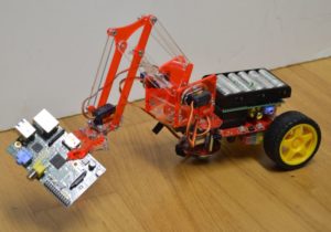 Abbildung 3: Der Pi2Go-Lite lässt sich fast beliebig ausbauen, wie beispielsweise mit dem Roboterarm MeArm.