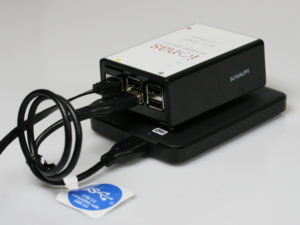 Abbildung 1: Der Ionas-Server auf Basis eines Raspberry&nbsp;Pi mit untergeschnallter 2,5-Zoll-Festplatte und 1&nbsp;TByte Speicherplatz.