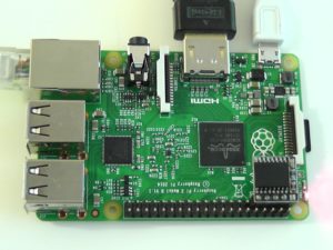 Abbildung 1: Die Rückseite des DS3231-Uhrenmoduls, gut zu erkennen die Batterie.