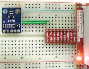 Abbildung 2: Den ersten Test absolviert der Sensor in diesem sehr einfachen Aufbau.