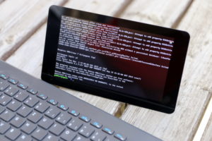 Abbildung 4: Mit einer Tastatur und entsprechenden Kenntnissen könnten Angreifer ein virtuelles Terminal öffnen und sich im System einloggen.