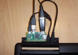 Abbildung 3: Ein Micro-USB-Y-Kabel sorgt für einen stabileren Lauf des Pi Zero in Lastsituationen.