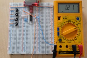 Abbildung 3: Der Testaufbau auf einem Prototyping Board.