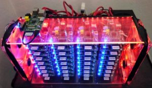 Abbildung 8: Geht es darum, mit SBC zu experimentieren, erweist sich der RasPi nicht zuletzt wegen der riesigen Community als erste Wahl. Das Bild zeigt einen Rechner-Cluster mit 33&nbsp;RasPis.