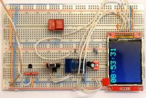 Abbildung 2: Mit einem Breadboard stecken Sie den Aufbau des Versuchs zusammen, um die korrekte Verdrahtung auszuprobieren.