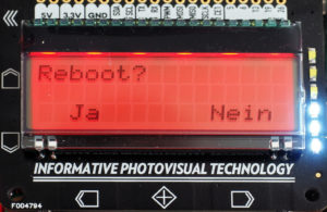 Abbildung 2: Mit den kapazitiven Sensorfeldern unterhalb des Displays bestätigen Sie die Eingabe.