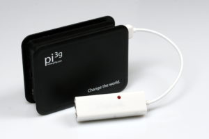Abbildung 3: Die AnonyMeBox auf Basis des Raspberry Pi 3 mit USB-LAN-Adapter.