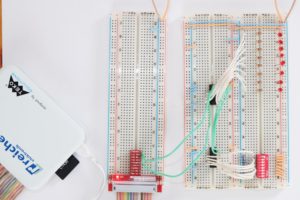 Abbildung 2: Ein erster Testaufbau beschränkt sich auf zwei Breadboards.