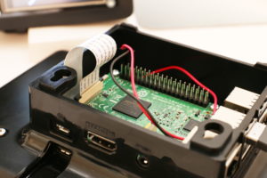 Abbildung 3: Zum Austausch der SD-Speicherkarte muss man die Display T. Box 7 komplett zerlegen.