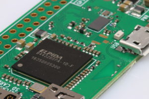 Abbildung 7: Die trichterförmige Struktur dient dem Pi&nbsp;Zero&nbsp;W als Antenne und fischt die Funksignale für WLAN und Bluetooth aus der Luft.