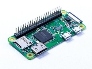 Abbildung 1: Löten überflüssig: Der Zero W Easy von Pi3g bringt einen voll bestückten Header mit.