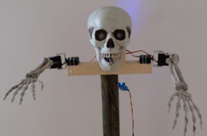 Abbildung 2: Das komplette Skelett mit allen Servos in Mittelposition.