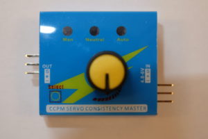 Abbildung 3: Der Servo-Tester hilft beim Justieren der Servomotoren auf die korrekte Position.