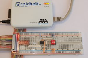 Abbildung 2: Für den Testaufbau benötigen Sie neben dem RasPi lediglich ein Breadboard und einen DIP-Schalter.