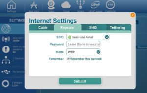 Abbildung 7: Im Huckepackbetrieb hilft der Mini-Router im Repeater-Modus einem Raspberry&nbsp;Pi dabei, Anschluss ans drahtlose Netz zu finden.