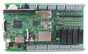 Abbildung 1: Rundes Päckchen: Ein PiXtend-V2-Board mit aufgebautem Raspberry&nbsp;Pi&nbsp;3.