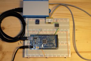 Abbildung 2: Der Testaufbau mit Arduino, Raspberry Pi und Level Shifter, wobei Letzterer dafür sorgt, dass die unterschiedlichen Spannungen von Mikrocontroller und Mini-PC nicht für Probleme sorgen.