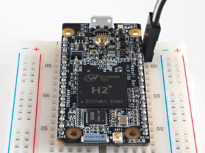 Abbildung 1: Der NanoPi-Duo von FriendlyARM, auf einem Breadboard montiert.