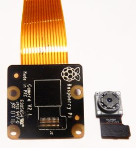Abbildung 1: Der lichtempfindliche Chip ist auf der Platine des Kameramoduls nur leicht verklebt.