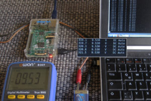 Abbildung 2: Drahtlos überträgt das Multimeter seine Daten entweder über einen modernen Bluetooth-Dongle direkt zum PC oder zunächst an einen Raspberry Pi.