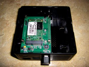 Abbildung 2: Die beiden Platinen und die SSD finden ausreichend Platz im Desktop-Gehäuse.
