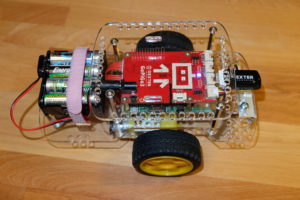 Abbildung 1: Der komplett aufgebaute GoPiGo3 bietet alles, was ein Roboterauto braucht. Mit optional erhältlichem Zubehör ergänzen Sie den Aufbau bei Bedarf um weitere Sensoren und Aktoren.