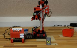 Abbildung 1: Der komplett aufgebaute Fischertechnik-Roboter mit Ftduino-Modul.