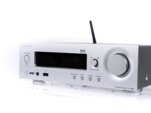 Abbildung 2: Ein typischer vernetzter Receiver: Der Onkyo R-N855 hat nur wenige Bedienungselemente auf der Frontseite.