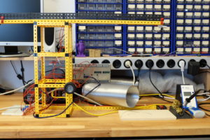 Abbildung 2: Der mit Fischertechnik realisierte Versuchsaufbau erlaubt ausgiebiges Testen vor dem Erstellen einer finalen Fassung.