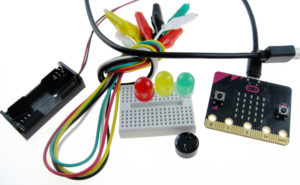 Abbildung 1: Das Micro:bit-Set samt Verbindungskabeln, Breadboard und Komponenten.