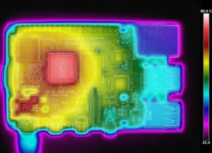 Abbildung 2: Die thermale Belastung durch die stärkeren Komponenten macht beim RasPi 4B aktive Kühlung zu einem echten Thema. (Bild: Gareth Halfacree)