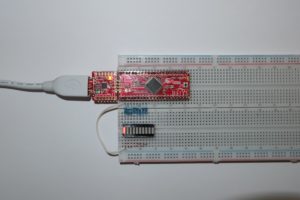Abbildung 7: Das Lauflicht für das erste Experiment, auf dem Breadboard aufgebaut.
