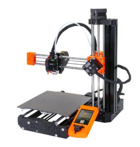 Abbildung 1: Prusa hat neben 3D-Druckern, die bis zu fünf verschiedene Filamente verarbeiten, auch einen Mini-Drucker für kleine Projekte im Programm.