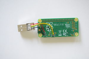 Abbildung 2: Beim selbst gelöteten USB-Anschluss ist das Austüfteln der passenden Länge für das Kabel unter Umständen schwieriger als das eigentliche Löten.