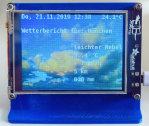 Abbildung 5: Das PyPortal zeigt von Wttr.in übernommene Wetterdaten an. Als Hintergrund dient ein auf die Erfordernisse angepasstes Wolkenbild.