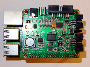 Abbildung 1: Das TX-Pi-HAT auf den Raspberry&nbsp;Pi montiert.