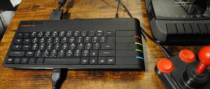 Abbildung 2: Der ZX&nbsp;Spectrum Next ist ein Komplettsystem. Er hat dieselbe Gr&ouml;&szlig;e und eine &auml;hnliche Tastatur wie ein ZX&nbsp;Spectrum&nbsp;128.