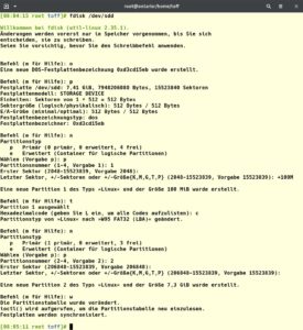 Abbildung 4: Die Bedienung des Partitionsmanagers Fdisk wirkt ein wenig aus der Zeit gefallen. Das Konsolenwerkzeug erledigt seine Arbeit allerdings sehr zuverlässig.