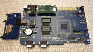 Abbildung 6: Das kompakte Spectrum-Next-Mainboard passt auch in das Geh&auml;use des alten Folientastatur-Spectrum&nbsp;16K/48K. Oben ist der Pi&nbsp;Zero aufgesteckt.