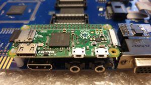 Abbildung 7: Der Pi&nbsp;Zero dient dem ZX&nbsp;Spectrum Next nur als Coprozessor. Die Mini-HDMI- und Micro-USB-Buchsen lassen sich zwar erreichen, aber aktuell nicht sinnvoll nutzen.