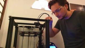 Abbildung 1: Der Zusammenbau des Ender 5 Pro geht vergleichsweise schnell von der Hand. (Bild: Oliver Nickel)