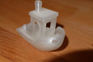 Abbildung 2: Als "Hello-World"-Pendant fungiert beim 3D-Druck ein Beispiel-Schiffchen.